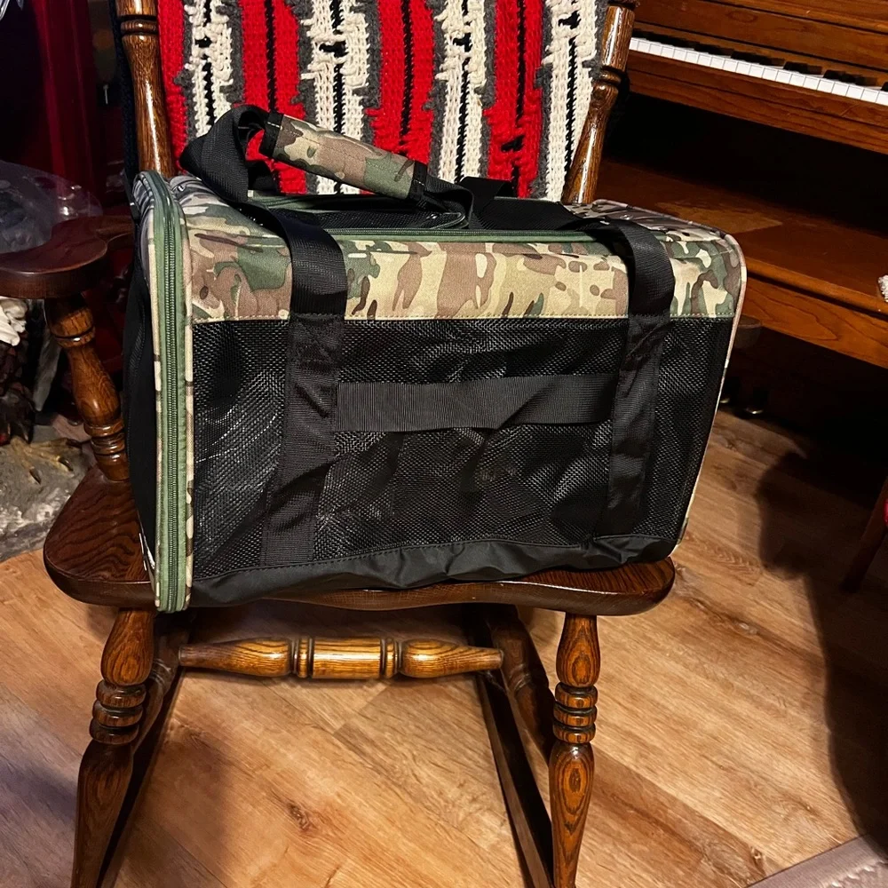 New Goodio pet carrier approved by airline carriers zip top and sides